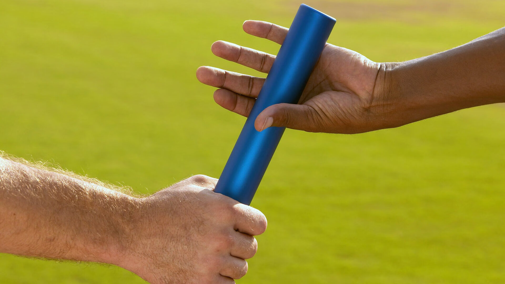 《多平台联动直播：打造全景式的电竞观看体验》，多屏直播互动的平台